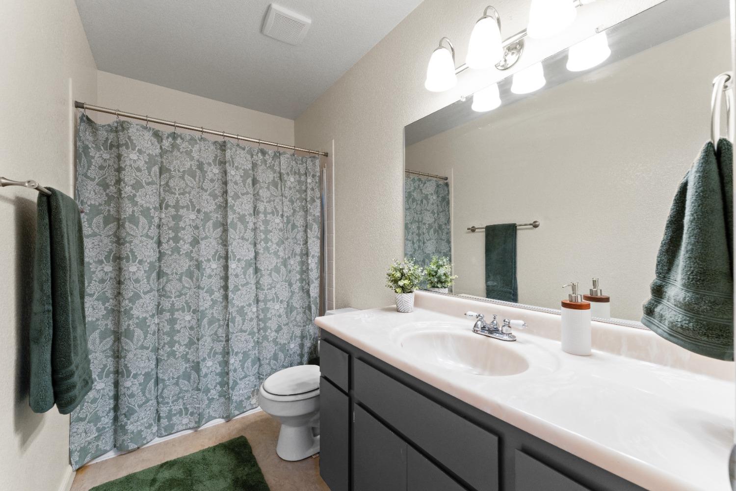 Detail Gallery Image 14 of 21 For 1003 Cirby Oaks Way, Roseville,  CA 95678 - 2 Beds | 2 Baths