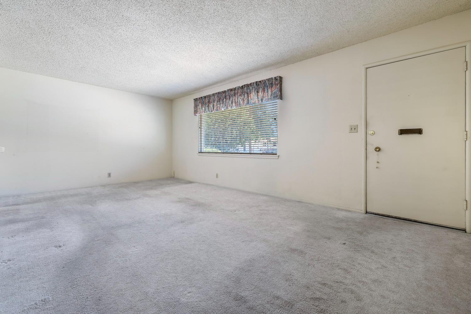 N Pleasant Avenue, Fresno, California image 8