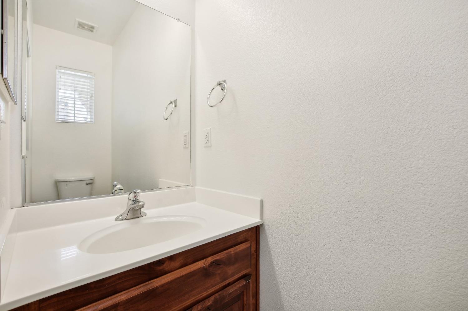 Detail Gallery Image 19 of 37 For 3041 Tice Creek Way, Sacramento,  CA 95833 - 2 Beds | 2/1 Baths