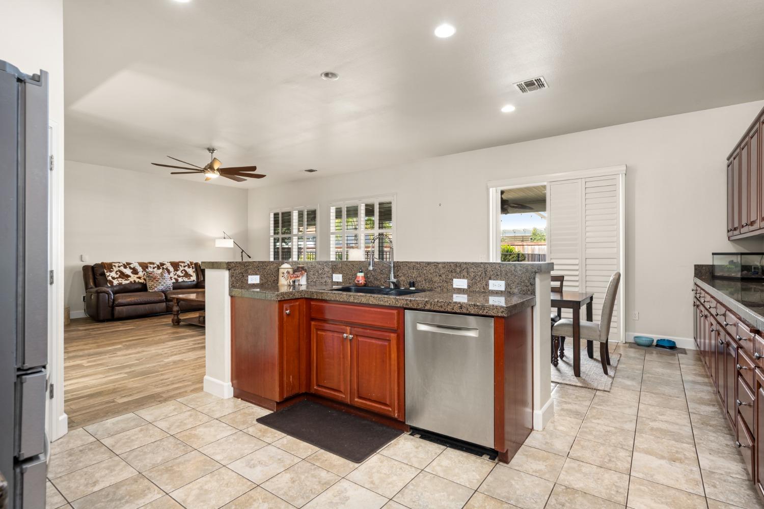 Detail Gallery Image 42 of 54 For 1377 Snowy Egret St, Plumas Lake,  CA 95961 - 4 Beds | 2/1 Baths