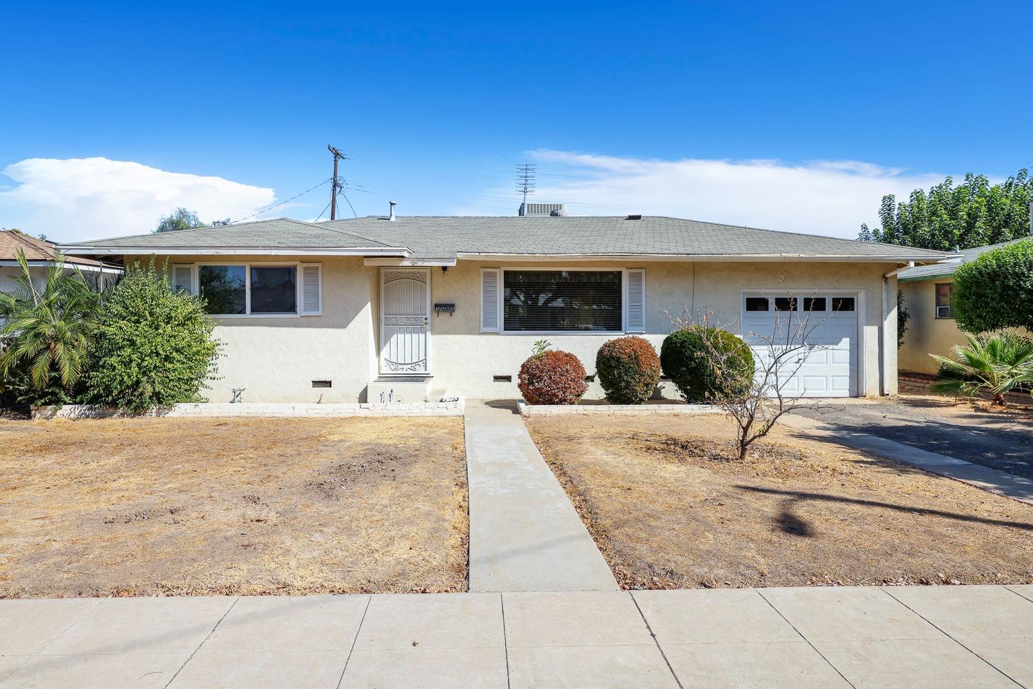 N Pleasant Avenue, Fresno, California image 2