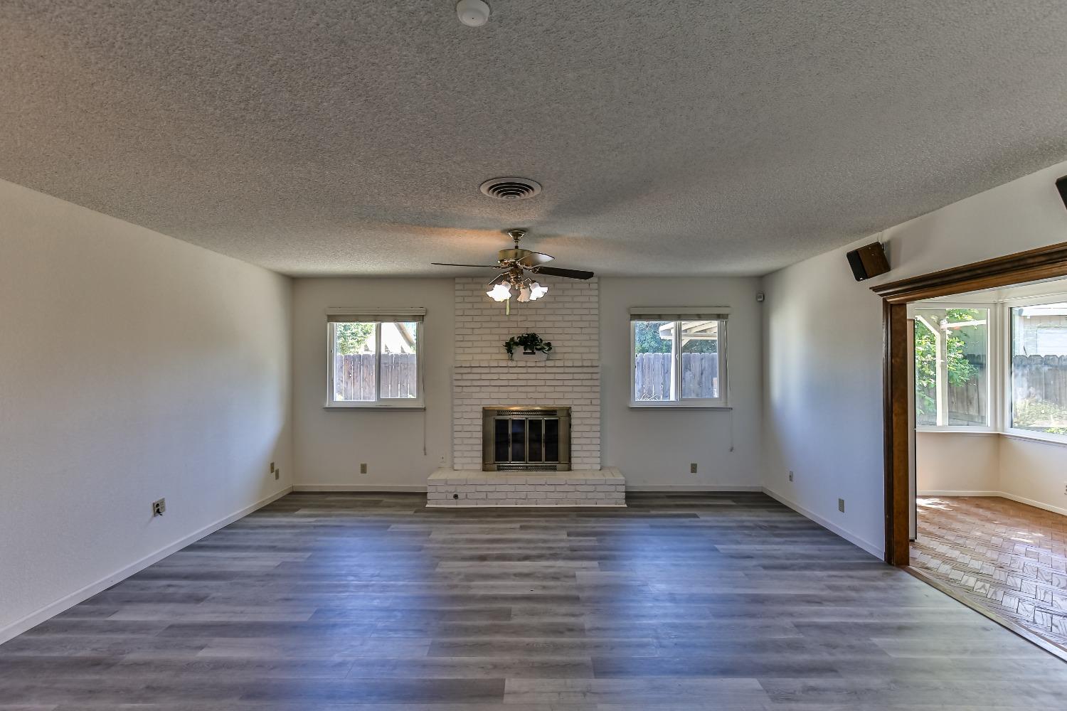 Detail Gallery Image 2 of 16 For 1661 Clark Ave, Yuba City,  CA 95991 - 3 Beds | 2 Baths