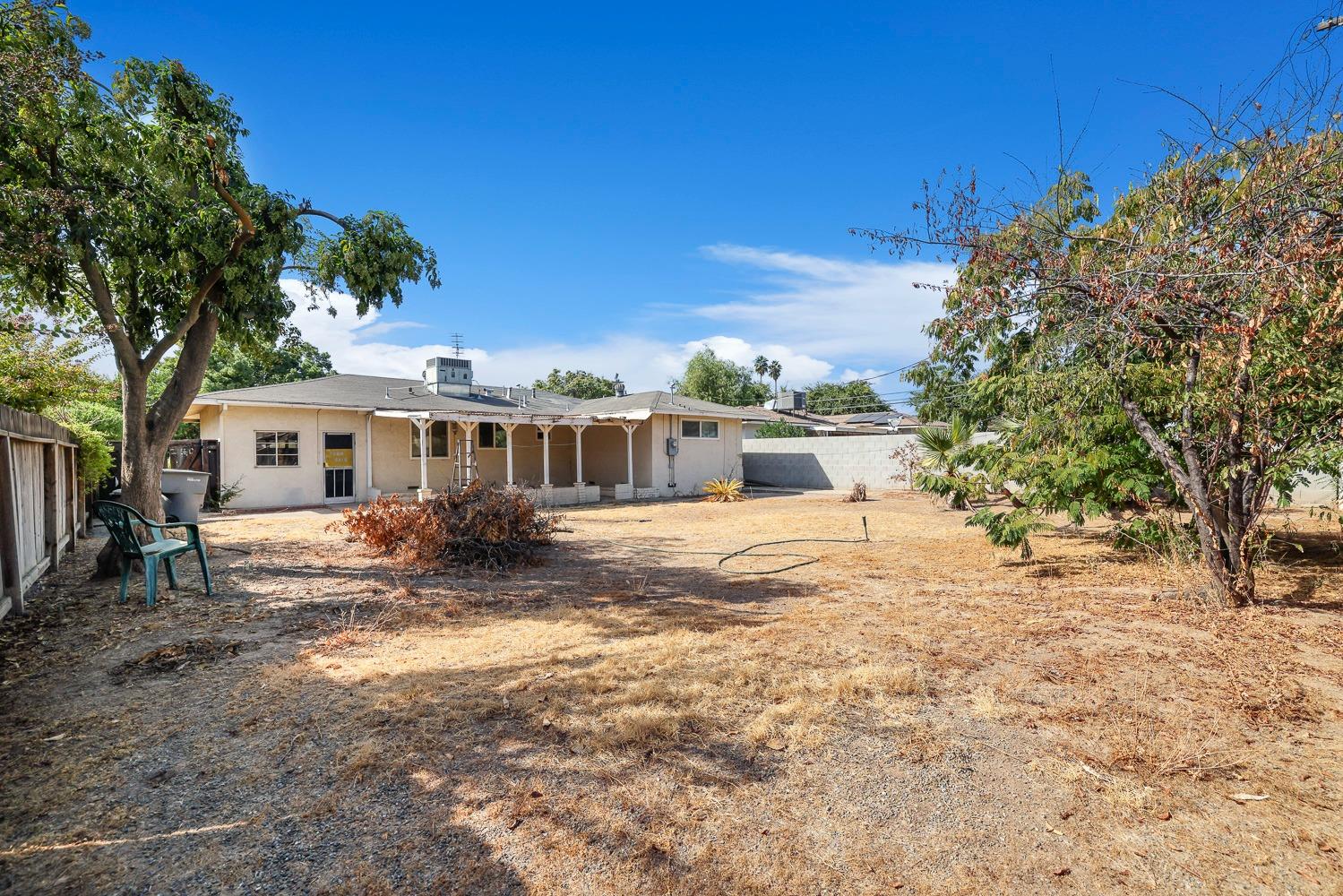 N Pleasant Avenue, Fresno, California image 32