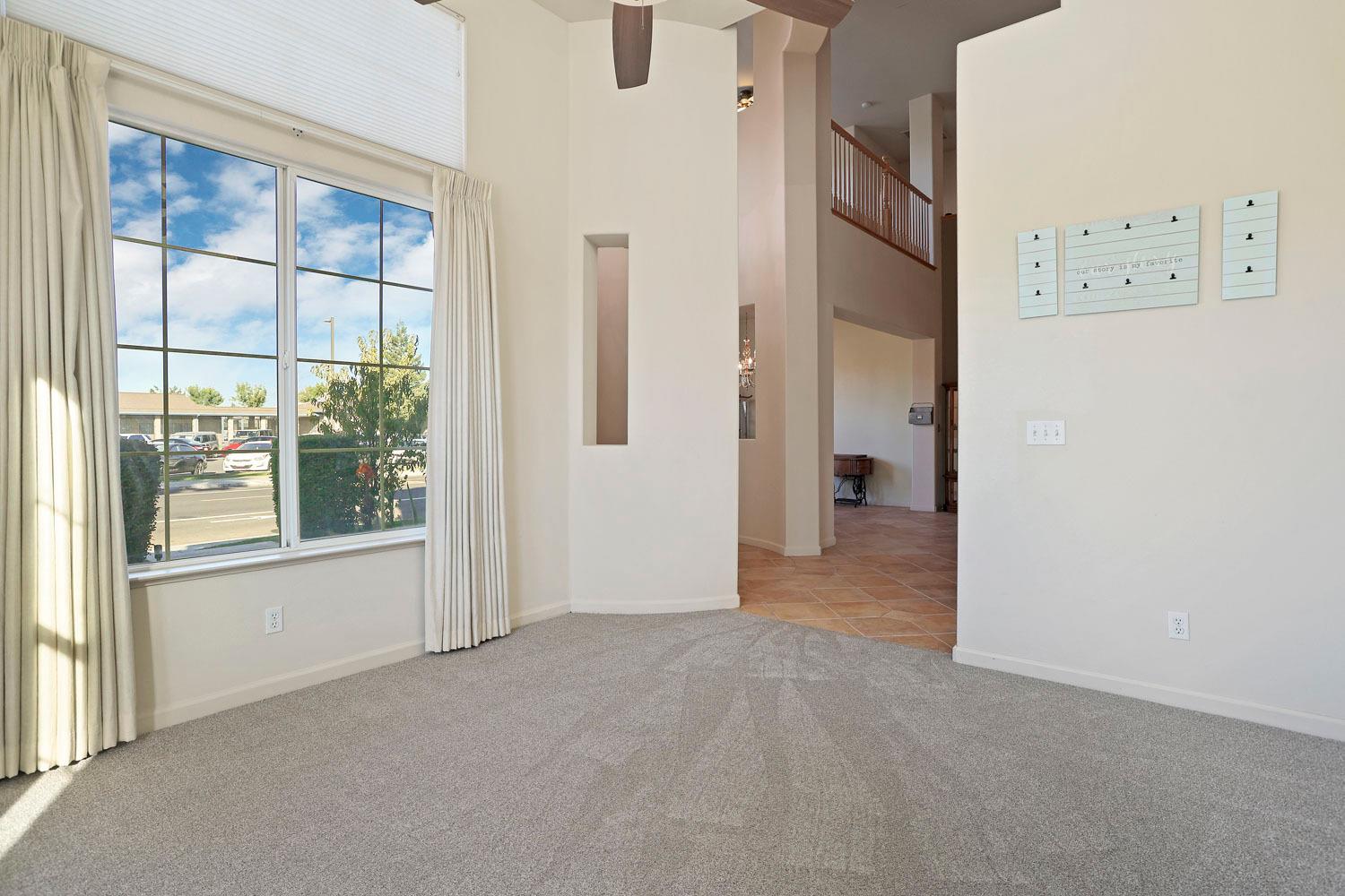 Detail Gallery Image 9 of 60 For 1687 Chasseral Way, Manteca,  CA 95337 - 4 Beds | 2/1 Baths