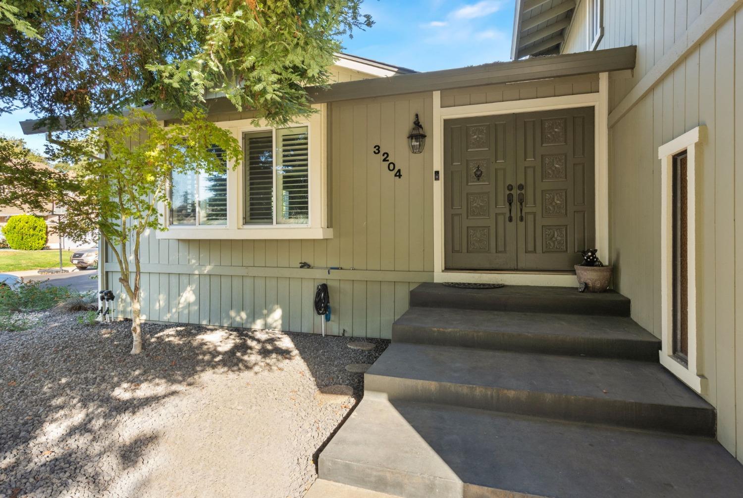 Detail Gallery Image 3 of 30 For 3204 Kaiser Way, Carmichael,  CA 95608 - 3 Beds | 2/1 Baths