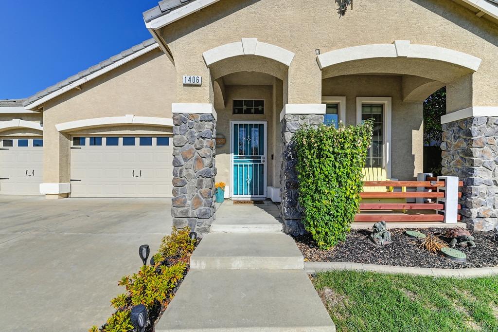 Detail Gallery Image 4 of 42 For 1406 La Guardia Cir, Lincoln,  CA 95648 - 3 Beds | 3 Baths