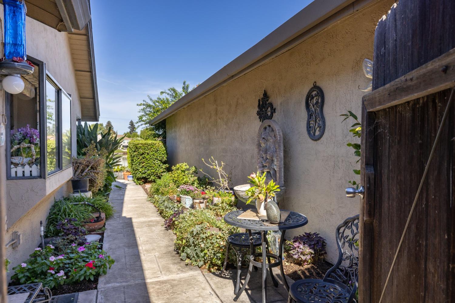 Detail Gallery Image 15 of 56 For 4143 Five Mile Dr, Stockton,  CA 95219 - 2 Beds | 2 Baths