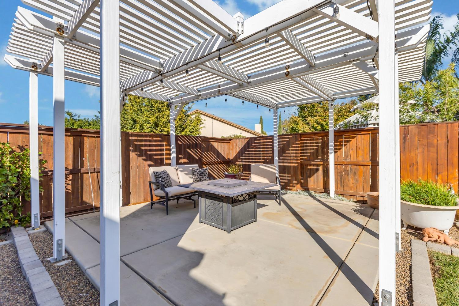 Detail Gallery Image 54 of 71 For 10075 Winkle Cir, Elk Grove,  CA 95757 - 3 Beds | 2/1 Baths