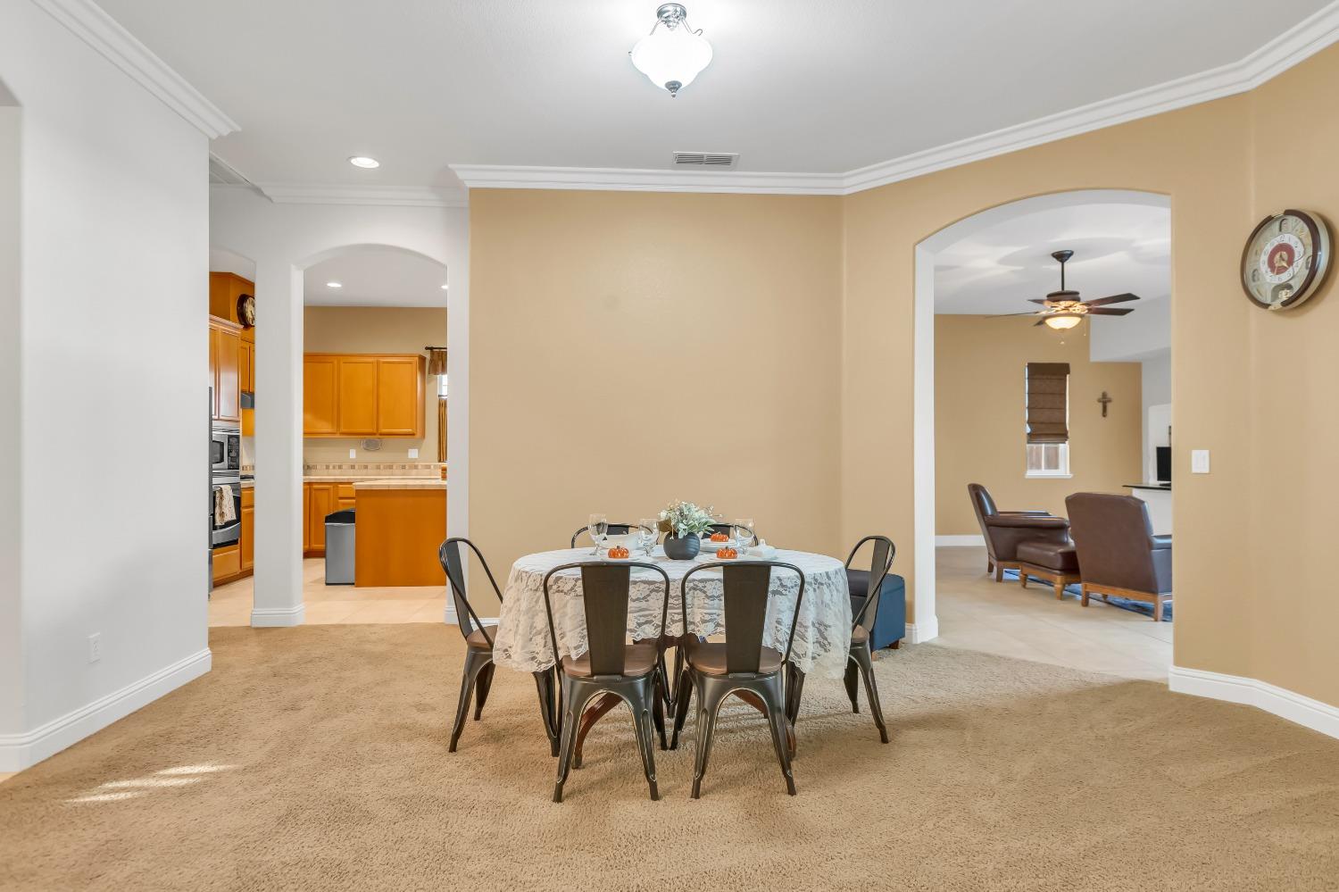 Detail Gallery Image 11 of 71 For 10075 Winkle Cir, Elk Grove,  CA 95757 - 3 Beds | 2/1 Baths