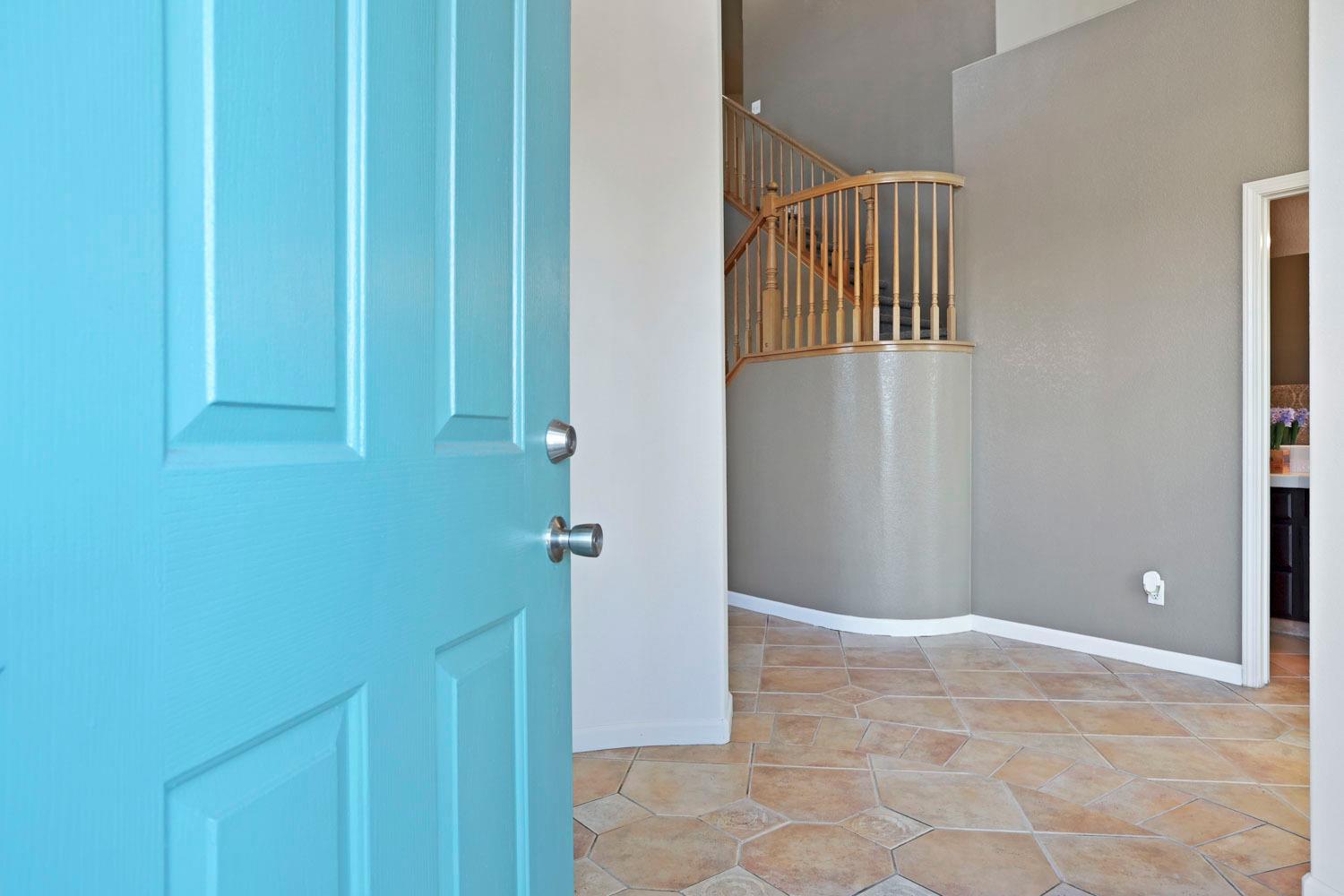 Detail Gallery Image 5 of 60 For 1687 Chasseral Way, Manteca,  CA 95337 - 4 Beds | 2/1 Baths