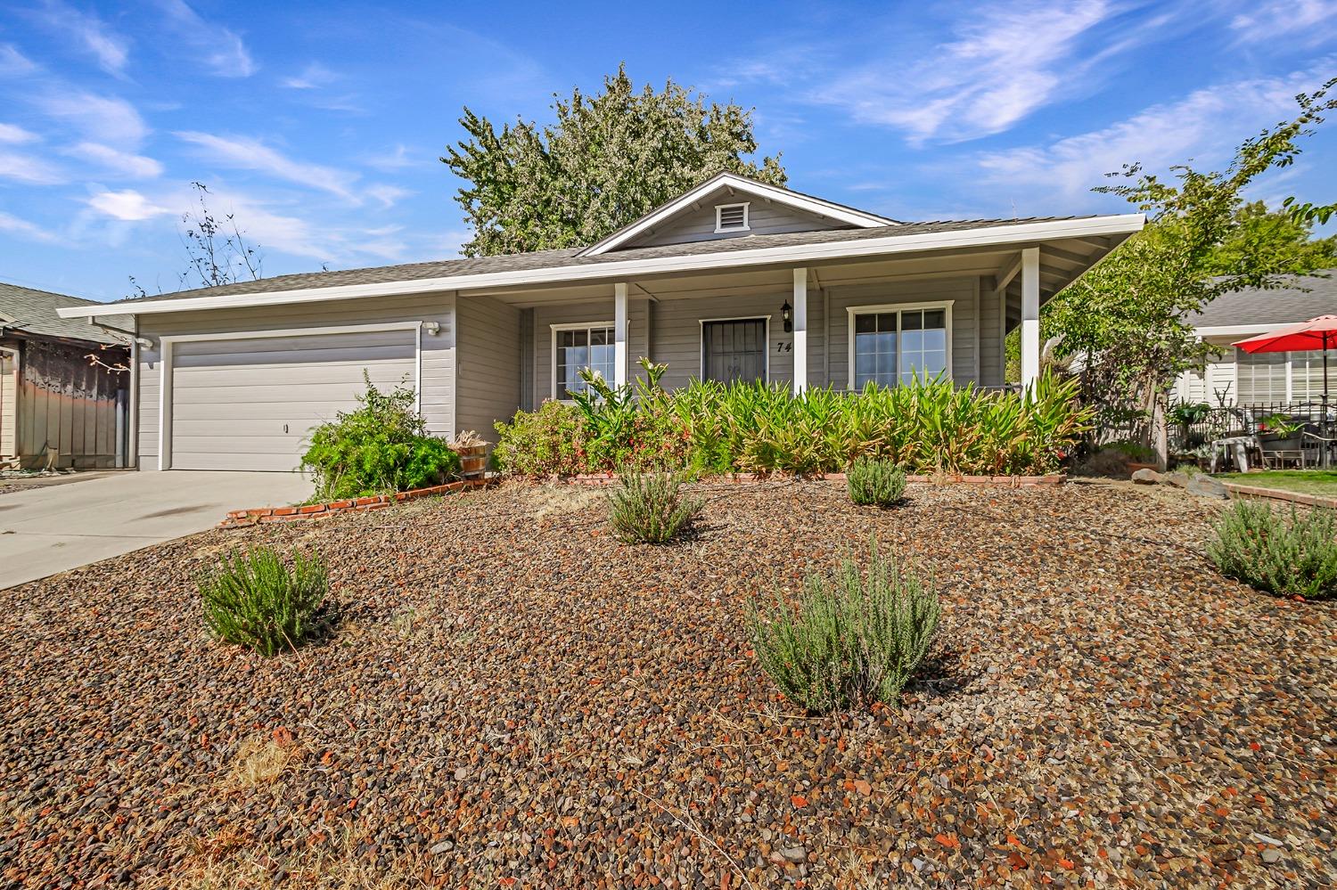 Detail Gallery Image 3 of 44 For 74 S Jackie Dr, Chico,  CA 95973 - 3 Beds | 2 Baths