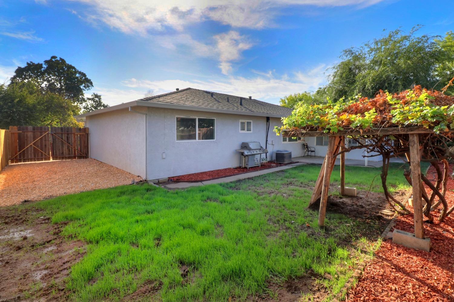 Detail Gallery Image 35 of 39 For 4000 Westporter Dr, Sacramento,  CA 95826 - 3 Beds | 2 Baths