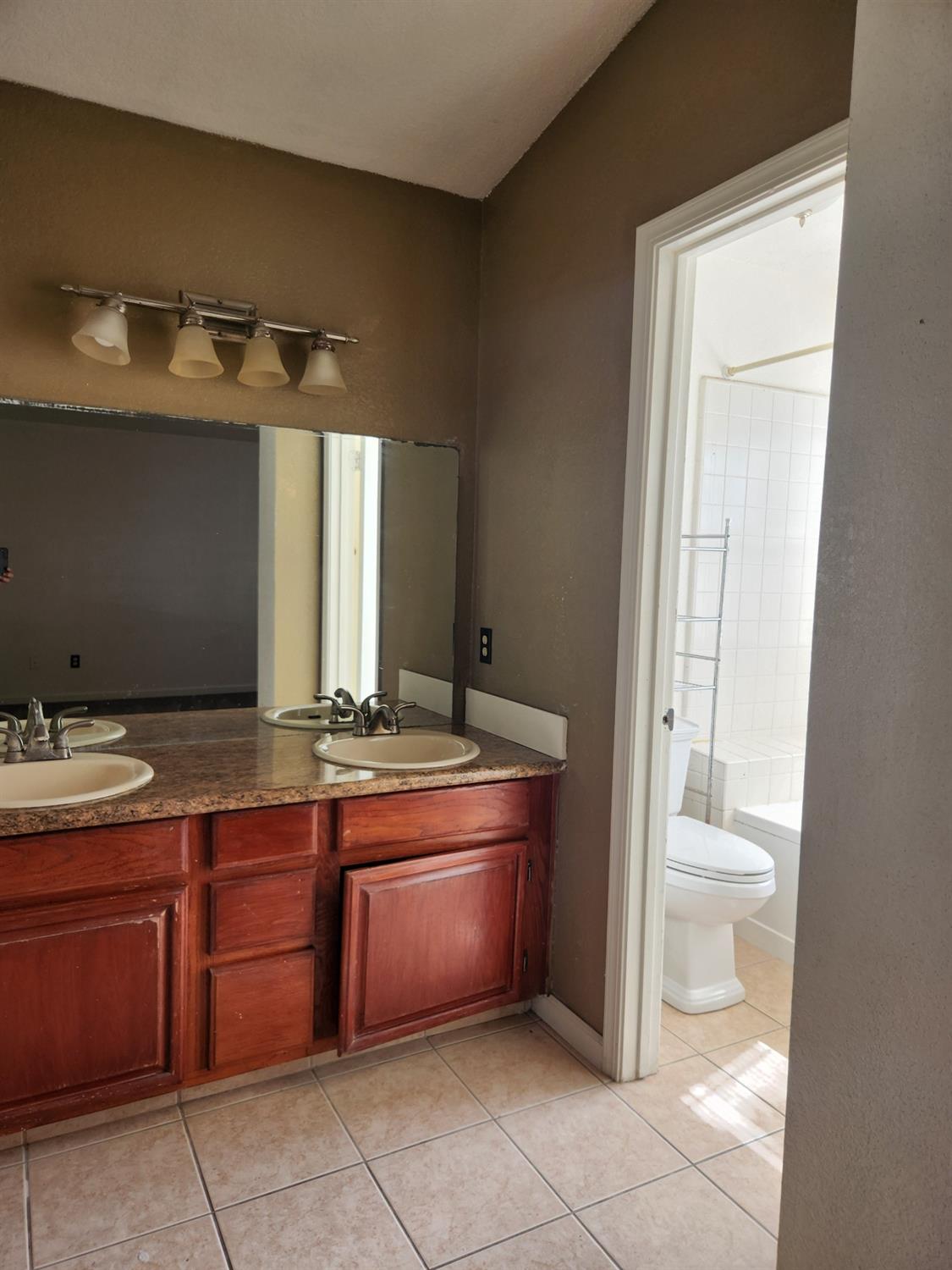 Detail Gallery Image 20 of 25 For 702 Villanueva Ct, Stockton,  CA 95206 - 3 Beds | 2 Baths