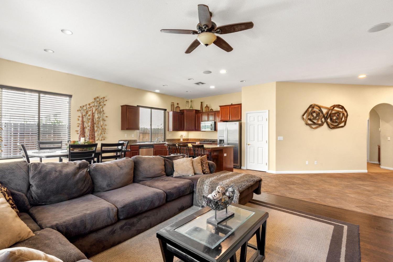 Detail Gallery Image 11 of 36 For 4642 Westlake Pkwy, Sacramento,  CA 95835 - 3 Beds | 2 Baths