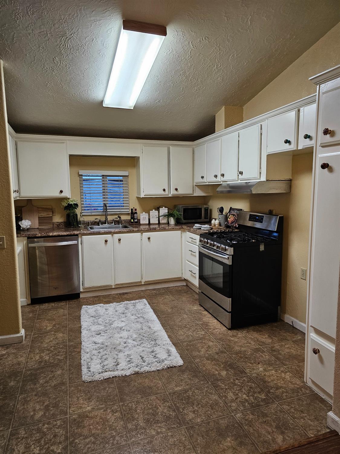 Detail Gallery Image 16 of 41 For 3950 Mack Rd 20, Sacramento,  CA 95823 - 2 Beds | 2 Baths