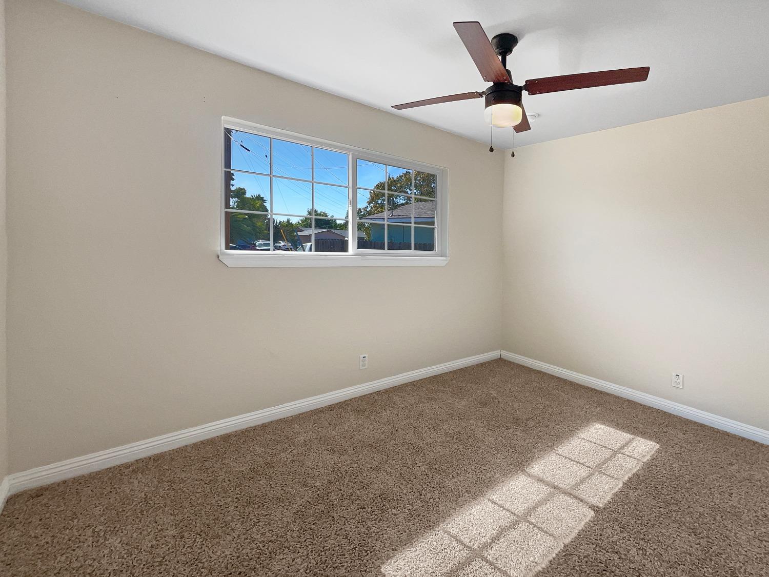 Detail Gallery Image 5 of 21 For 551 Benton Dr, Yuba City,  CA 95991 - 4 Beds | 2 Baths