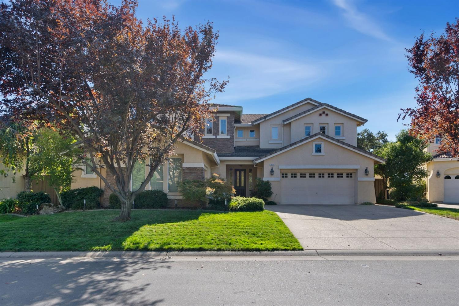 Detail Gallery Image 2 of 50 For 117 Tuscan Grove Ct, Roseville,  CA 95747 - 5 Beds | 4/1 Baths