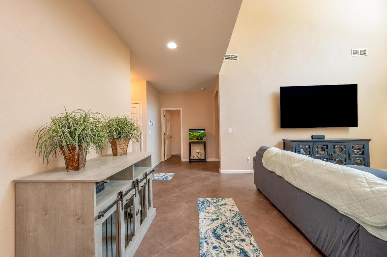 Detail Gallery Image 31 of 59 For 13712 Channel Ln, Waterford,  CA 95386 - 4 Beds | 2/1 Baths