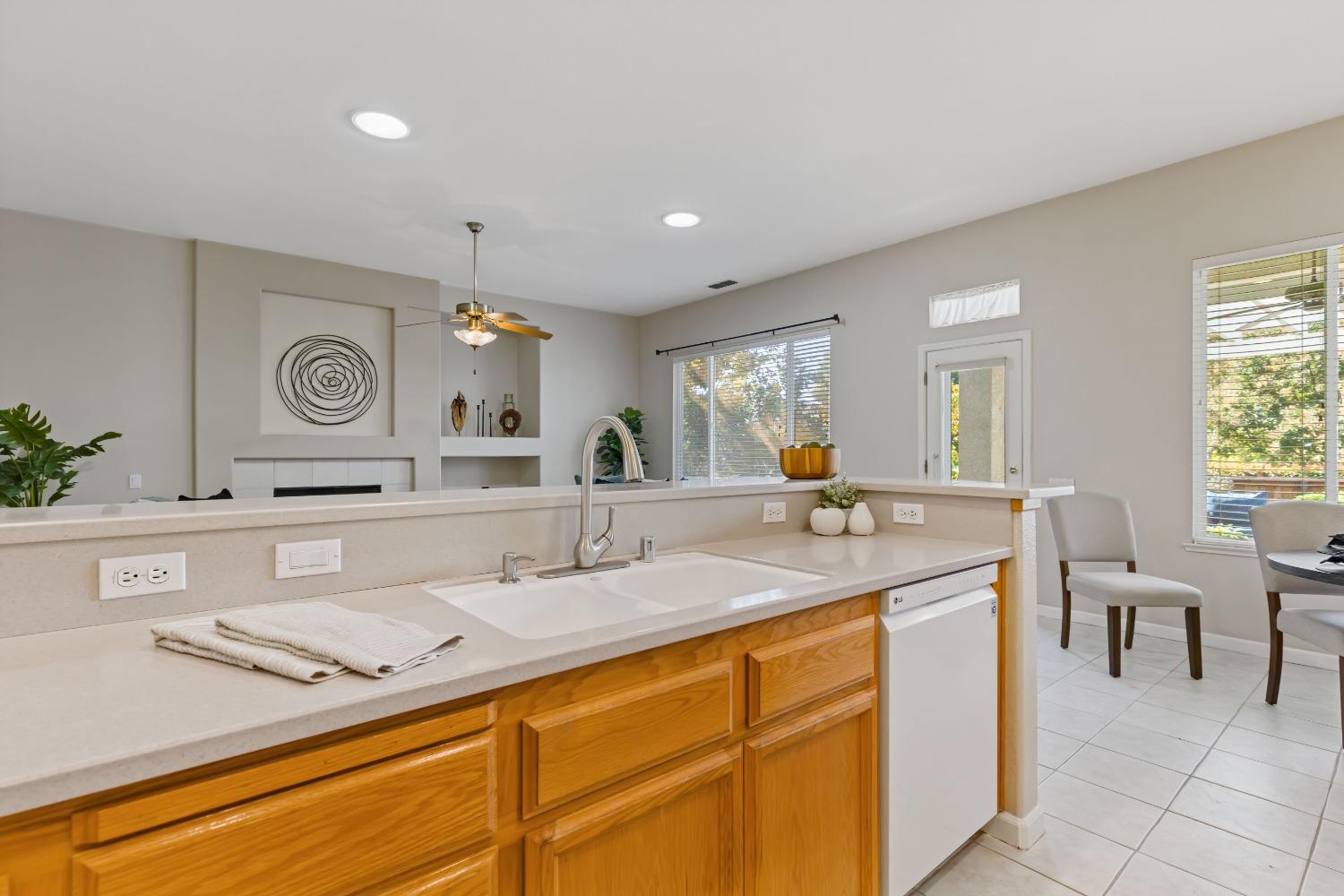 Detail Gallery Image 19 of 62 For 2816 Springfield Dr, Rocklin,  CA 95765 - 2 Beds | 2/1 Baths