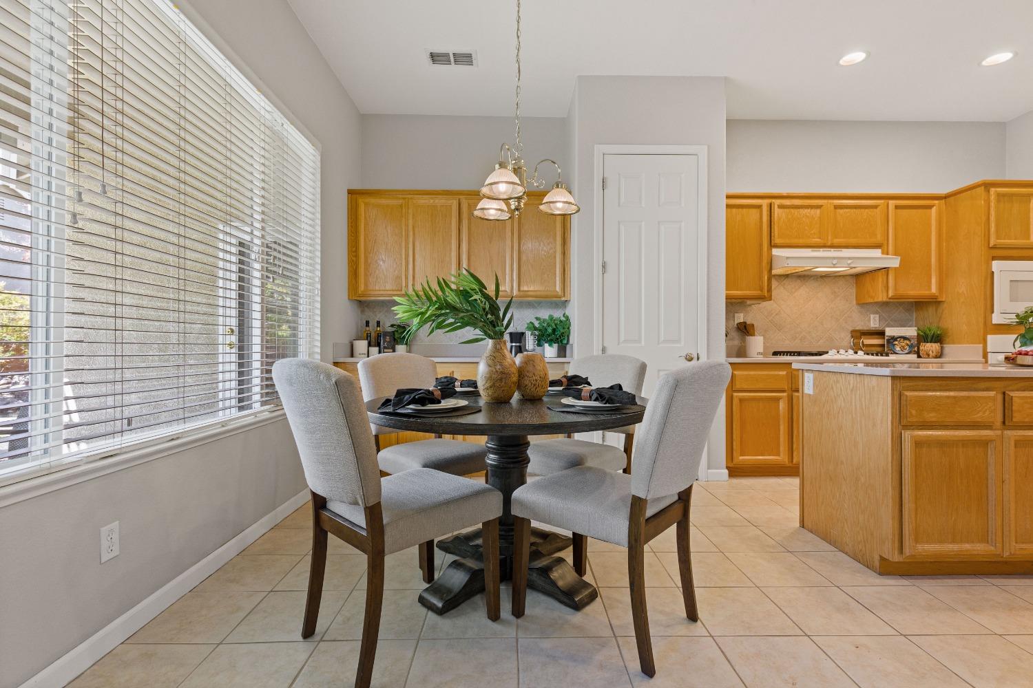 Detail Gallery Image 18 of 62 For 2816 Springfield Dr, Rocklin,  CA 95765 - 2 Beds | 2/1 Baths