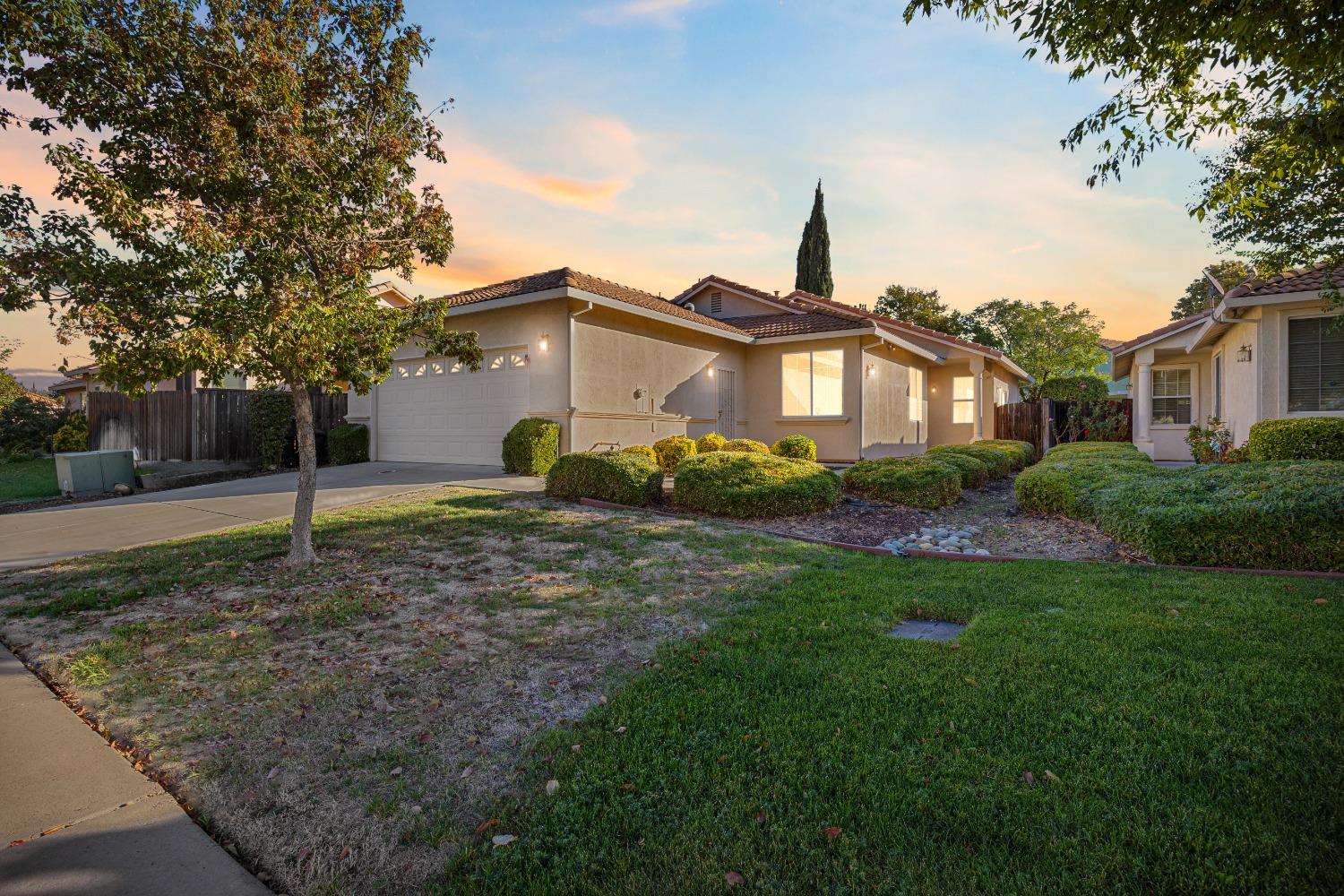 Detail Gallery Image 1 of 28 For 151 Aruba Cir, Sacramento,  CA 95823 - 3 Beds | 2 Baths