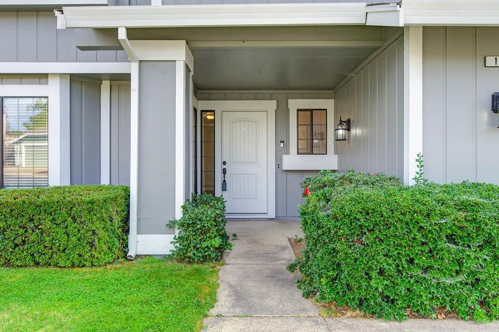 Detail Gallery Image 5 of 30 For 129 Gable St, Folsom,  CA 95630 - 4 Beds | 2/1 Baths