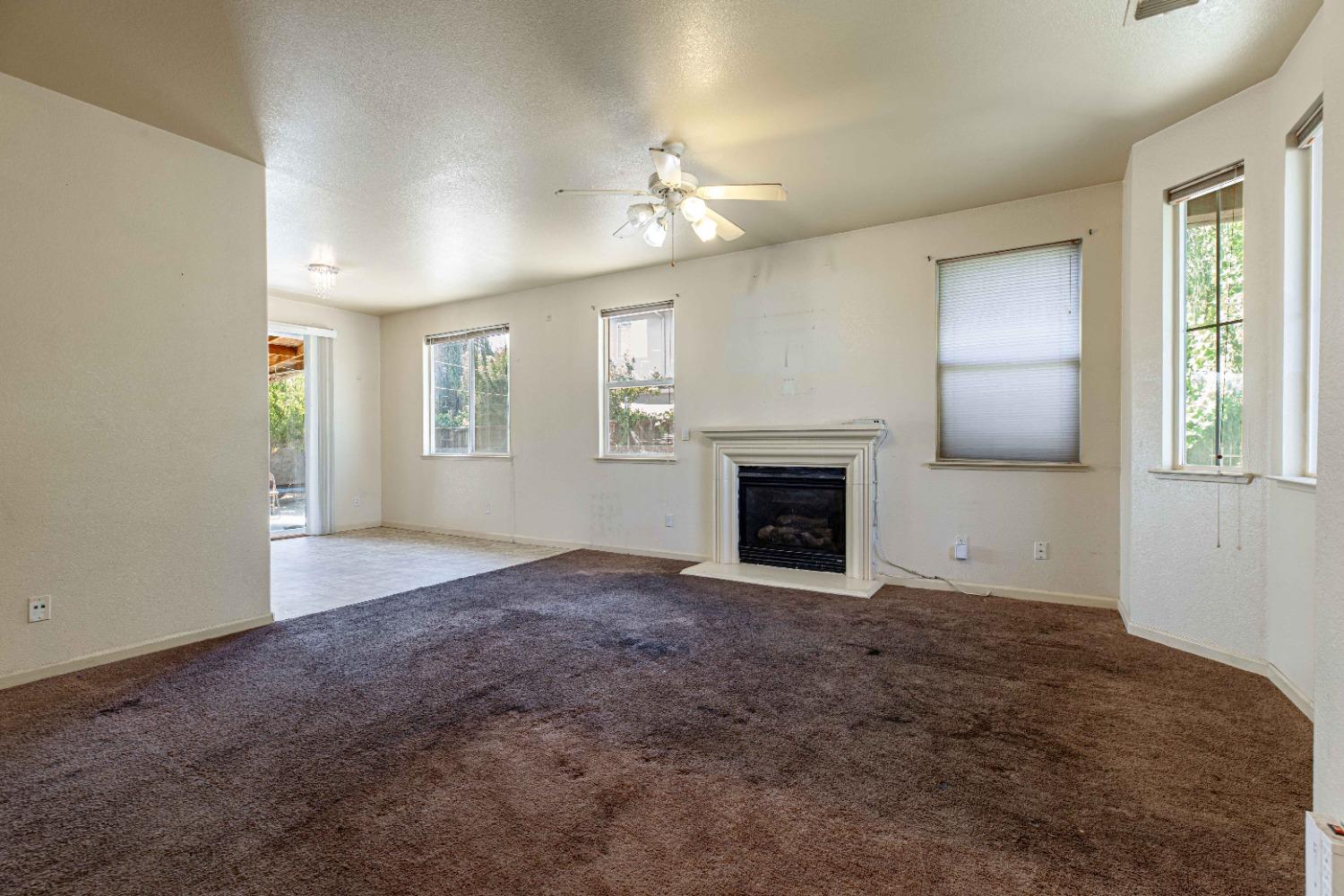 Detail Gallery Image 4 of 35 For 6733 Bruins Ct, Winton,  CA 95388 - 4 Beds | 2 Baths