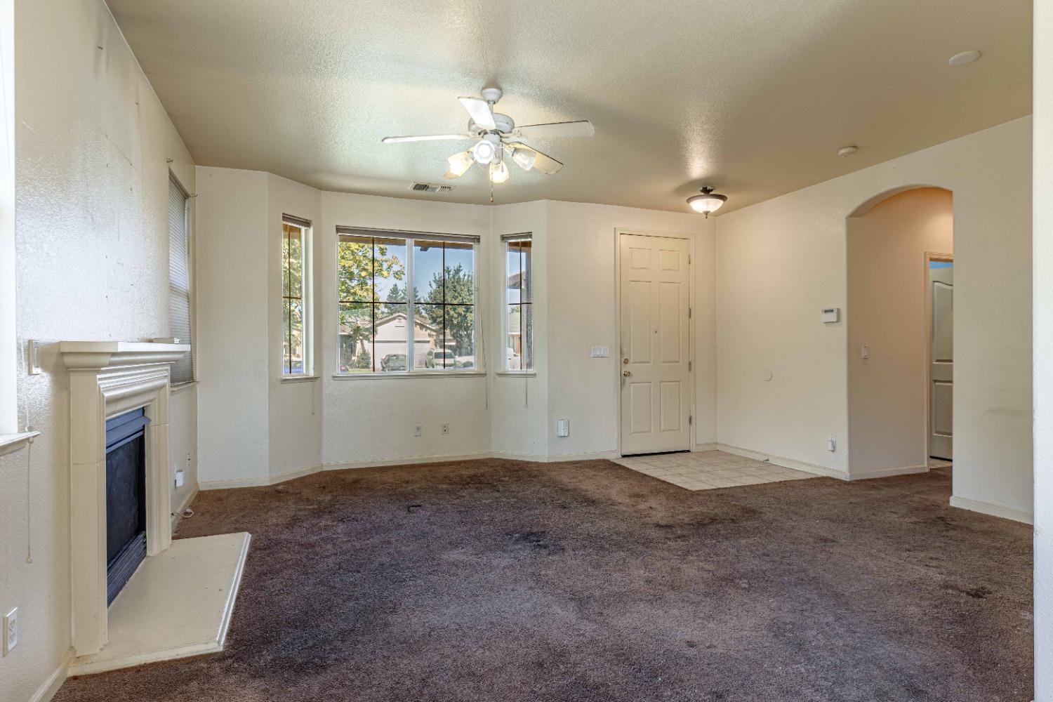 Detail Gallery Image 5 of 35 For 6733 Bruins Ct, Winton,  CA 95388 - 4 Beds | 2 Baths