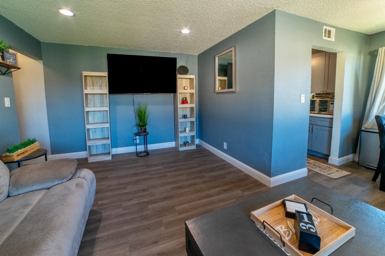 Detail Gallery Image 3 of 11 For 2915 Monte Diablo Ave #4,  Stockton,  CA 95203 - 2 Beds | 1 Baths