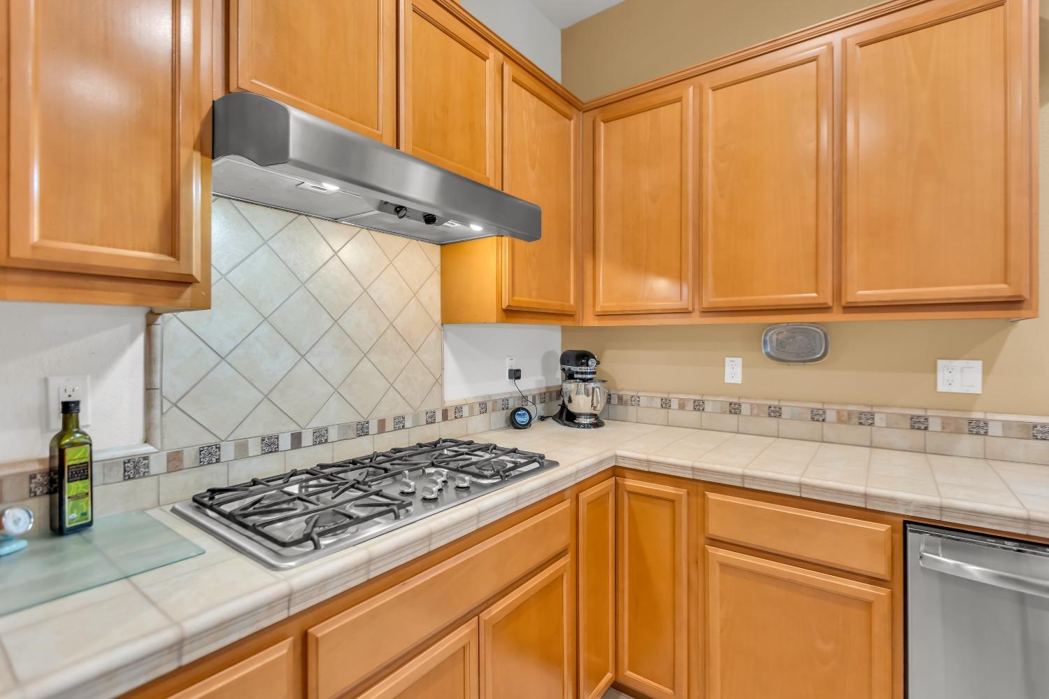 Detail Gallery Image 17 of 71 For 10075 Winkle Cir, Elk Grove,  CA 95757 - 3 Beds | 2/1 Baths