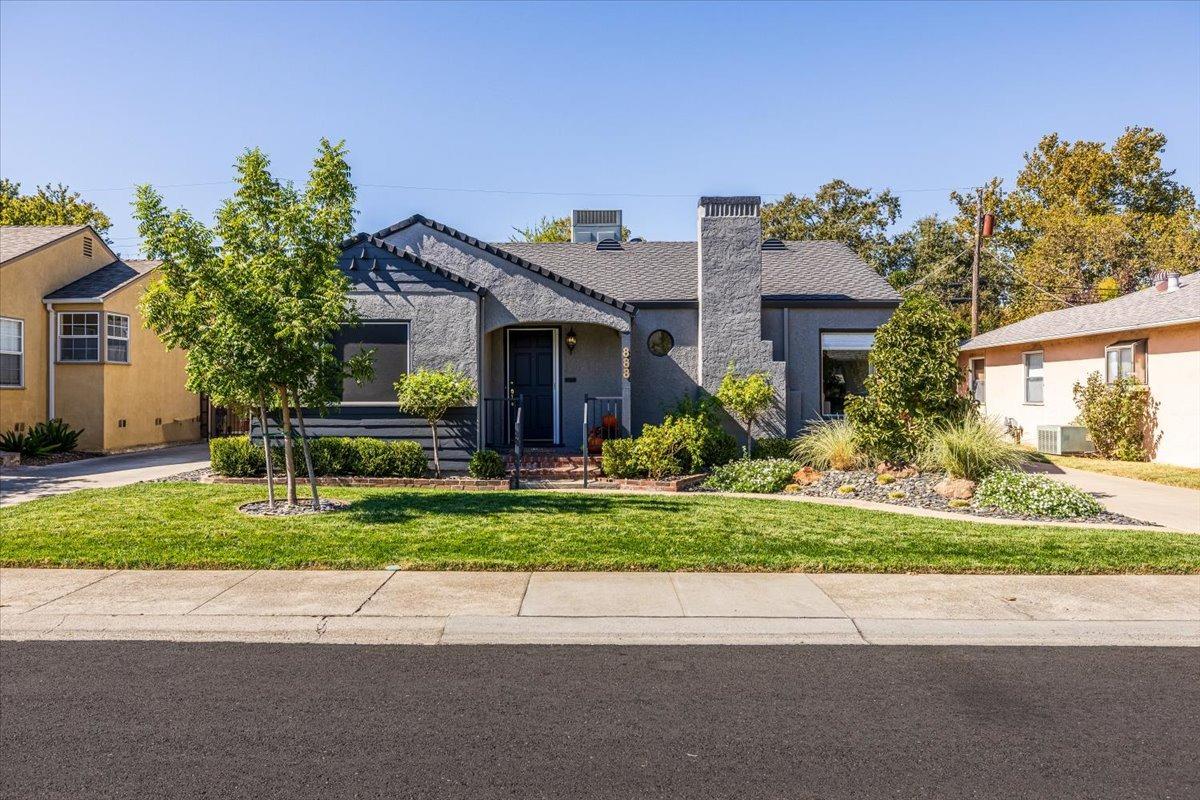 Detail Gallery Image 1 of 1 For 888 55th St, Sacramento,  CA 95819 - 3 Beds | 2 Baths