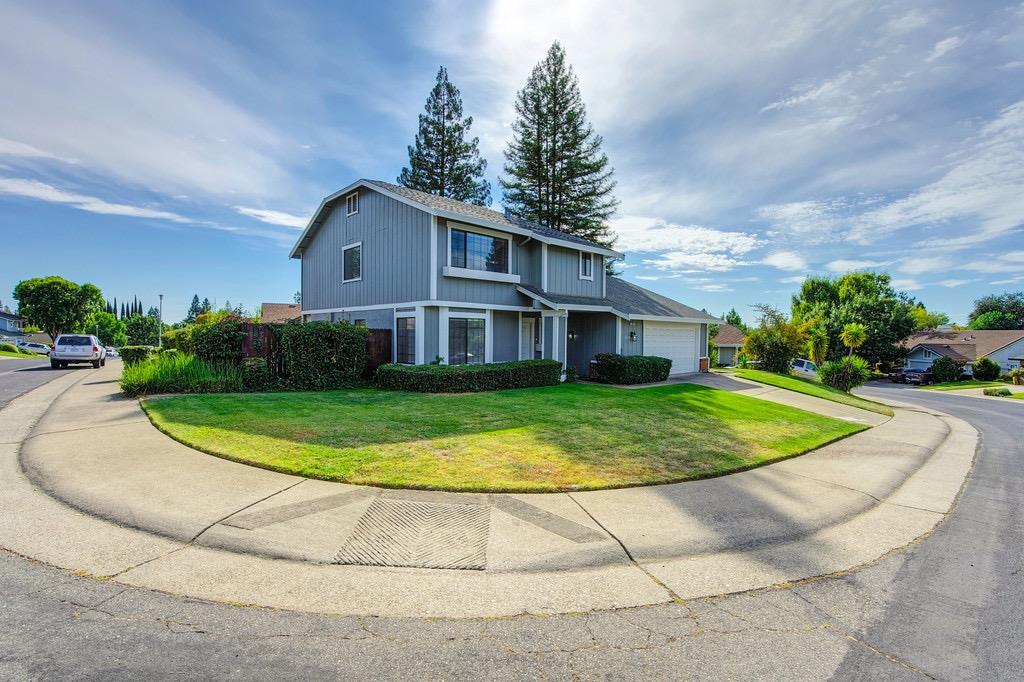 Detail Gallery Image 2 of 30 For 129 Gable St, Folsom,  CA 95630 - 4 Beds | 2/1 Baths