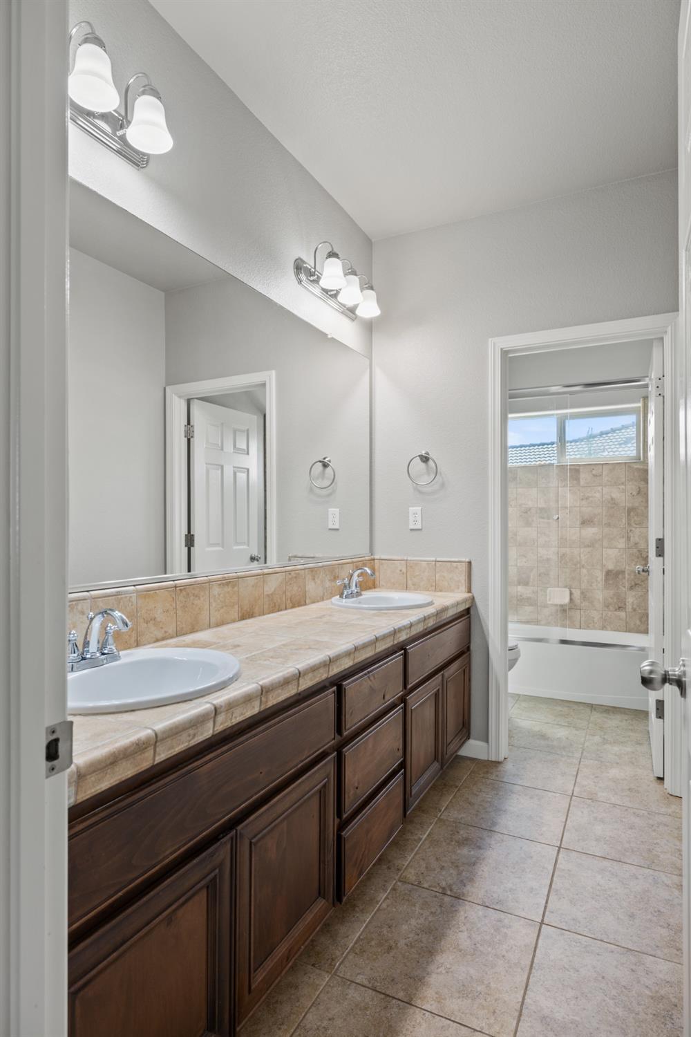 Detail Gallery Image 30 of 54 For 225 Perrara Ct, Roseville,  CA 95747 - 5 Beds | 3/1 Baths