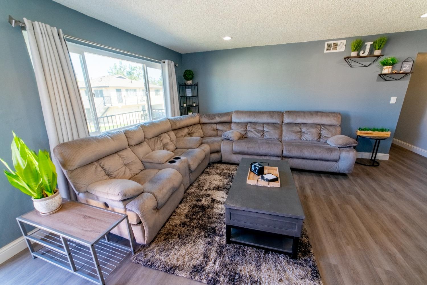 Detail Gallery Image 2 of 11 For 2915 Monte Diablo Ave #4,  Stockton,  CA 95203 - 2 Beds | 1 Baths