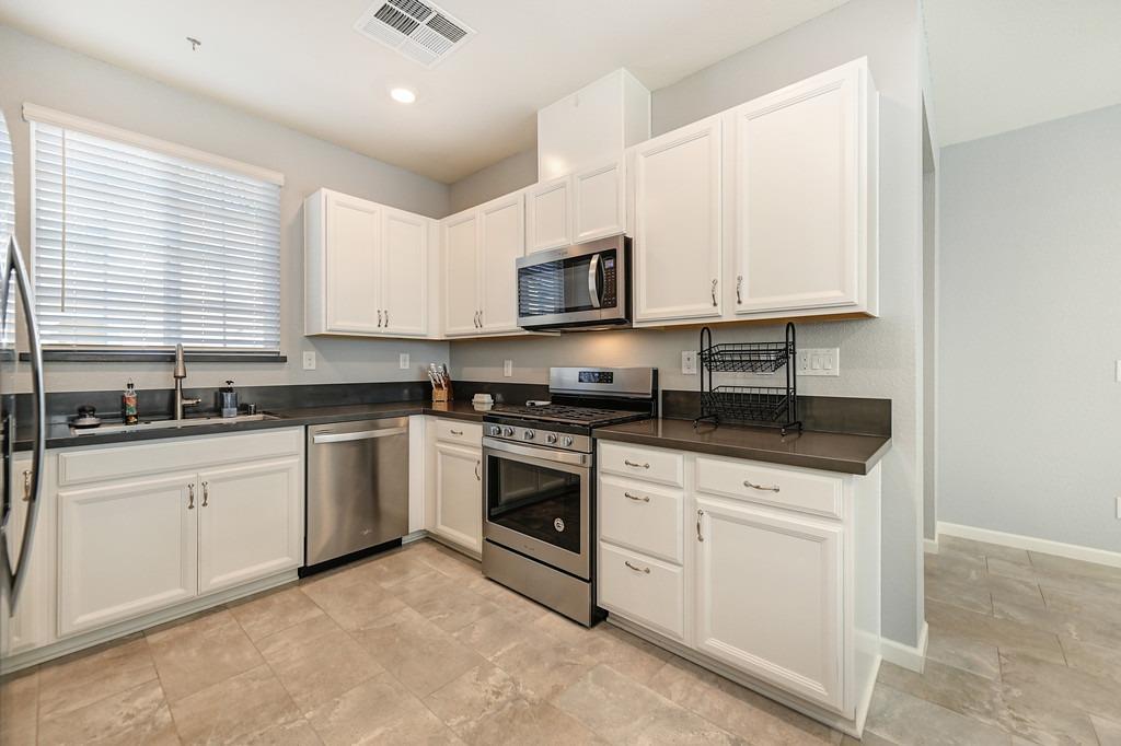 Detail Gallery Image 8 of 41 For 1536 Citrus St, Lincoln,  CA 95648 - 3 Beds | 2/1 Baths