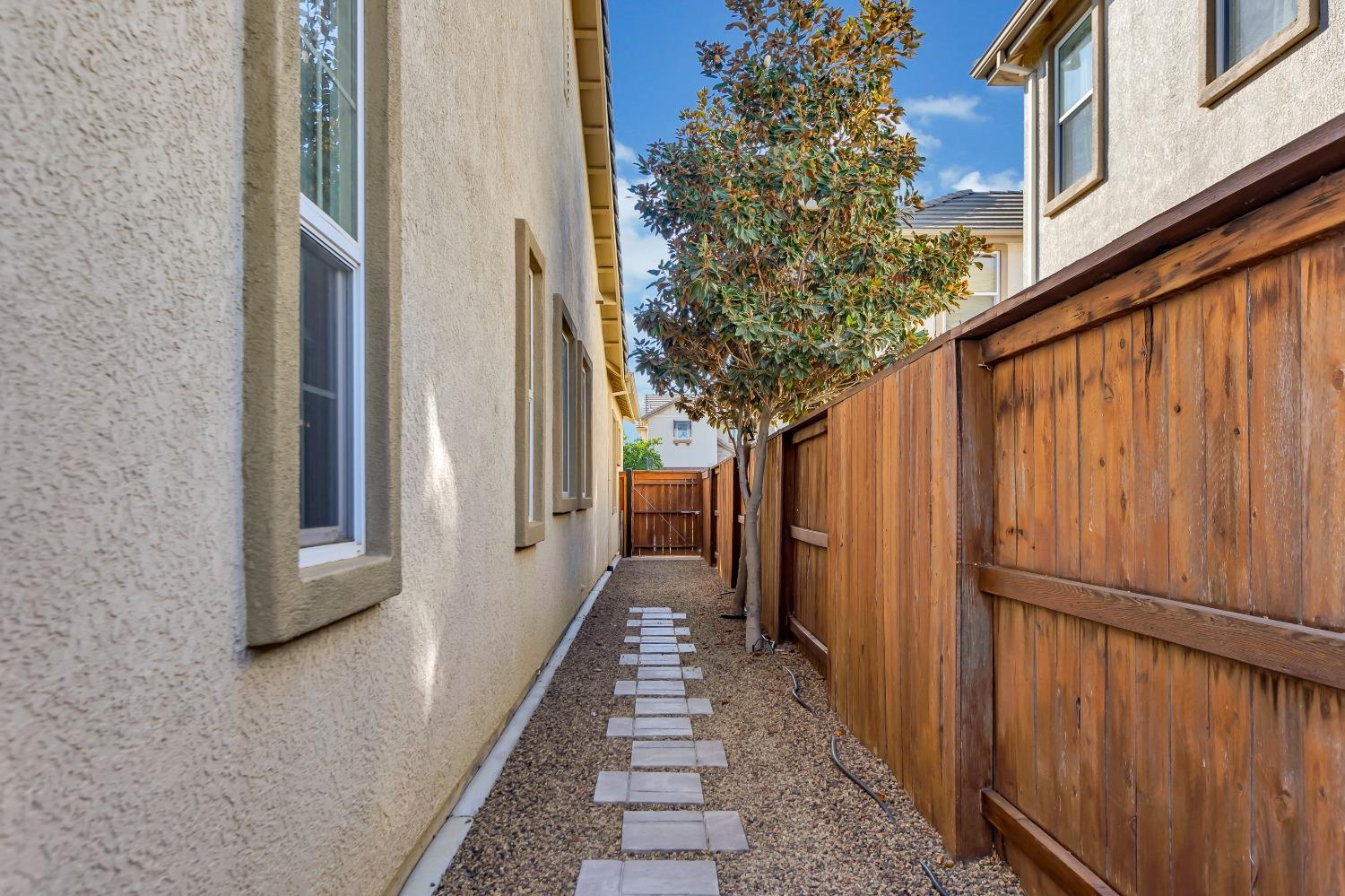 Detail Gallery Image 56 of 71 For 10075 Winkle Cir, Elk Grove,  CA 95757 - 3 Beds | 2/1 Baths