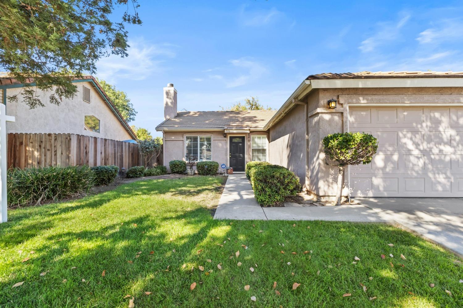 Detail Gallery Image 2 of 18 For 645 Waddell Way, Modesto,  CA 95357 - 3 Beds | 2 Baths