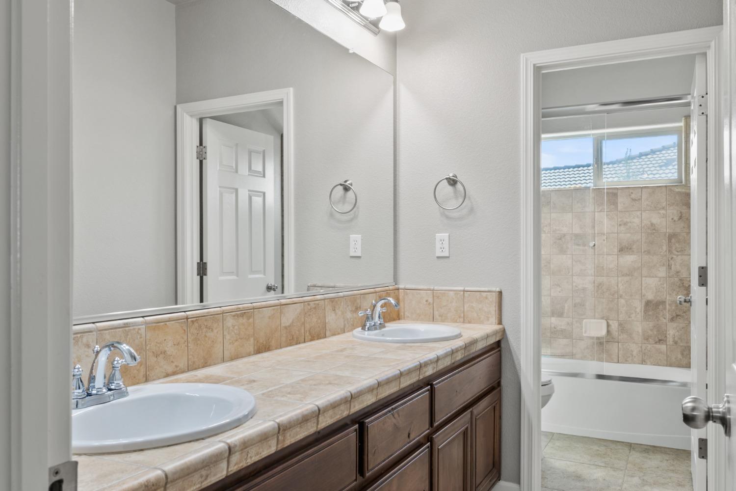 Detail Gallery Image 29 of 54 For 225 Perrara Ct, Roseville,  CA 95747 - 5 Beds | 3/1 Baths