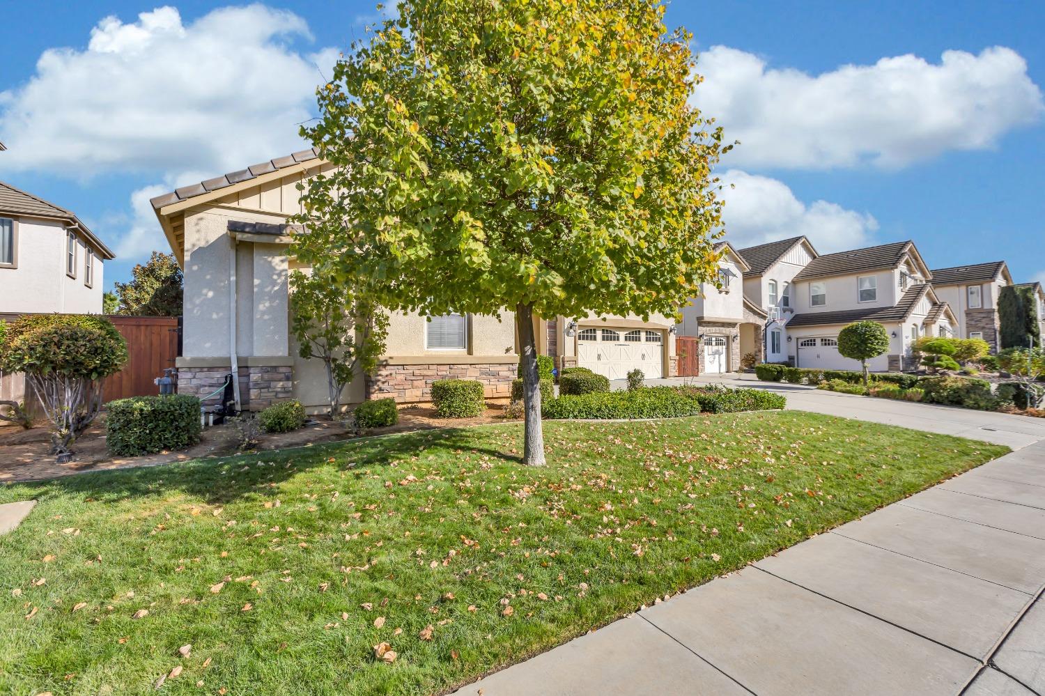 Detail Gallery Image 3 of 71 For 10075 Winkle Cir, Elk Grove,  CA 95757 - 3 Beds | 2/1 Baths