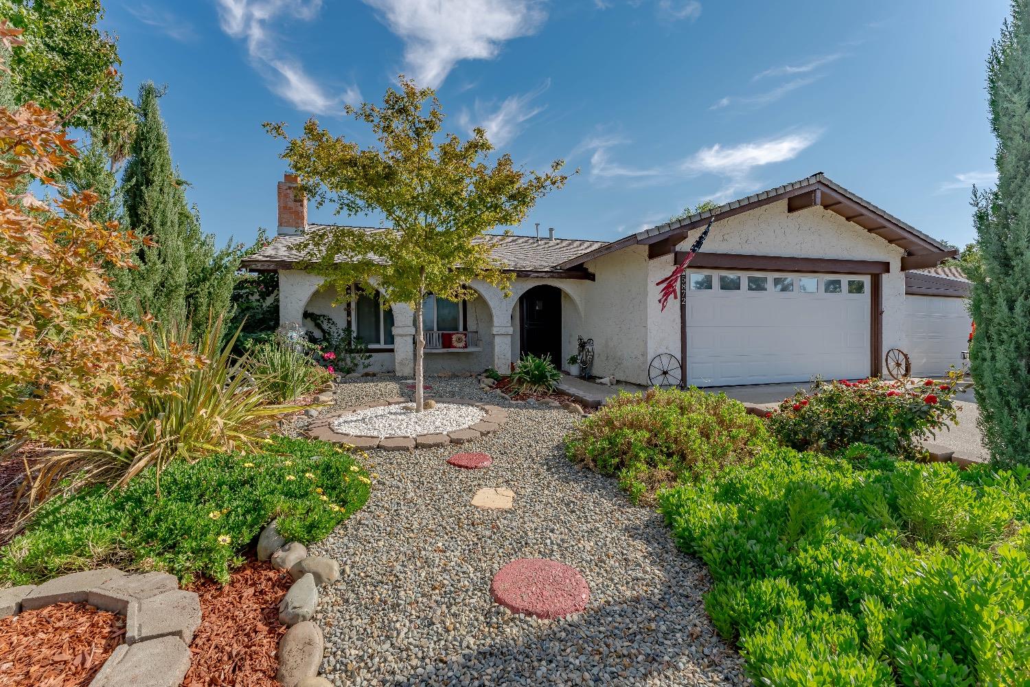 Detail Gallery Image 1 of 1 For 5872 Hillsdale Blvd, Sacramento,  CA 95842 - 3 Beds | 2 Baths