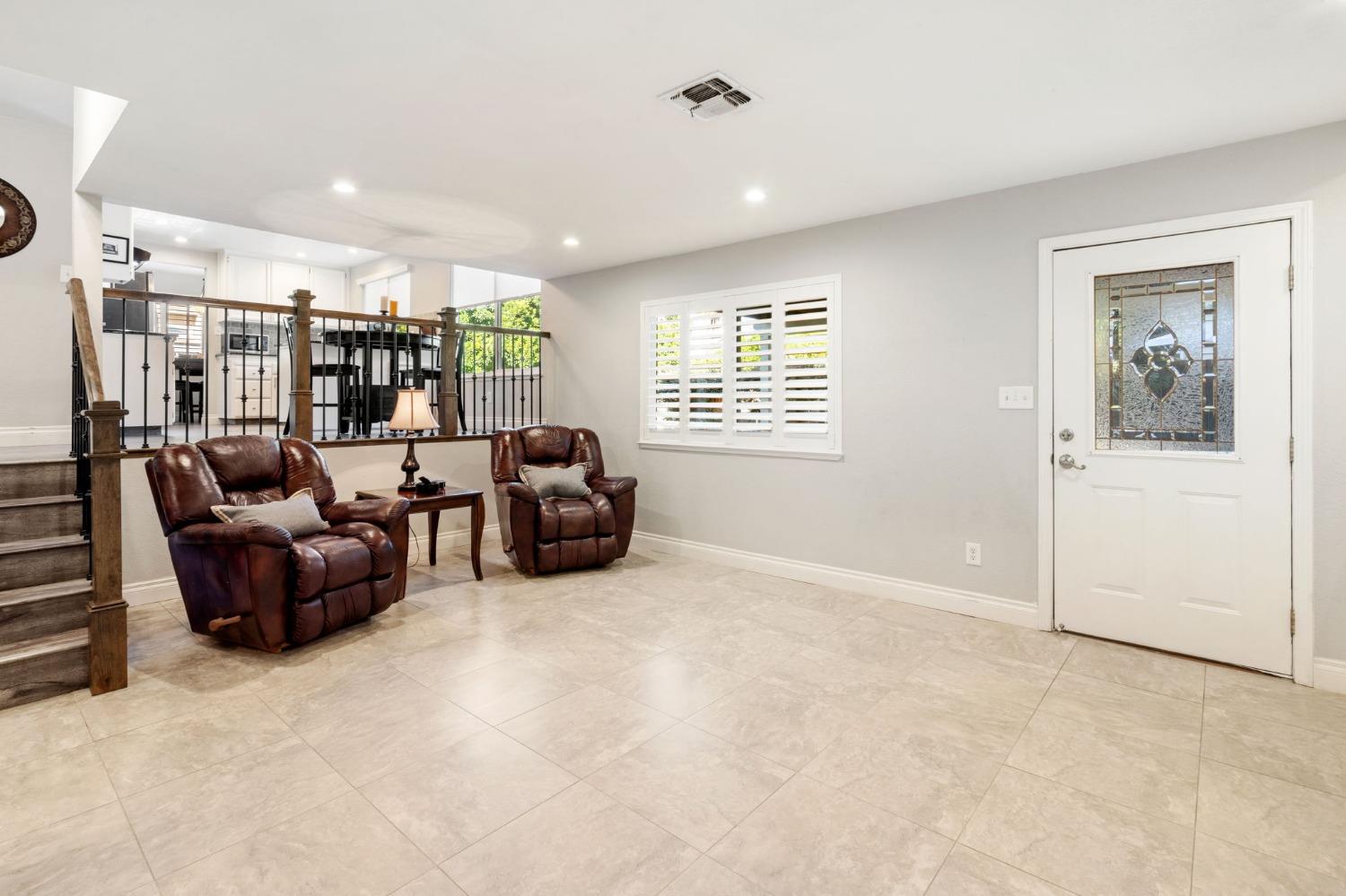 Detail Gallery Image 13 of 30 For 3204 Kaiser Way, Carmichael,  CA 95608 - 3 Beds | 2/1 Baths