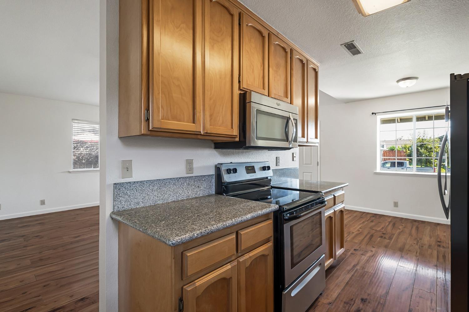 Detail Gallery Image 16 of 44 For 74 S Jackie Dr, Chico,  CA 95973 - 3 Beds | 2 Baths