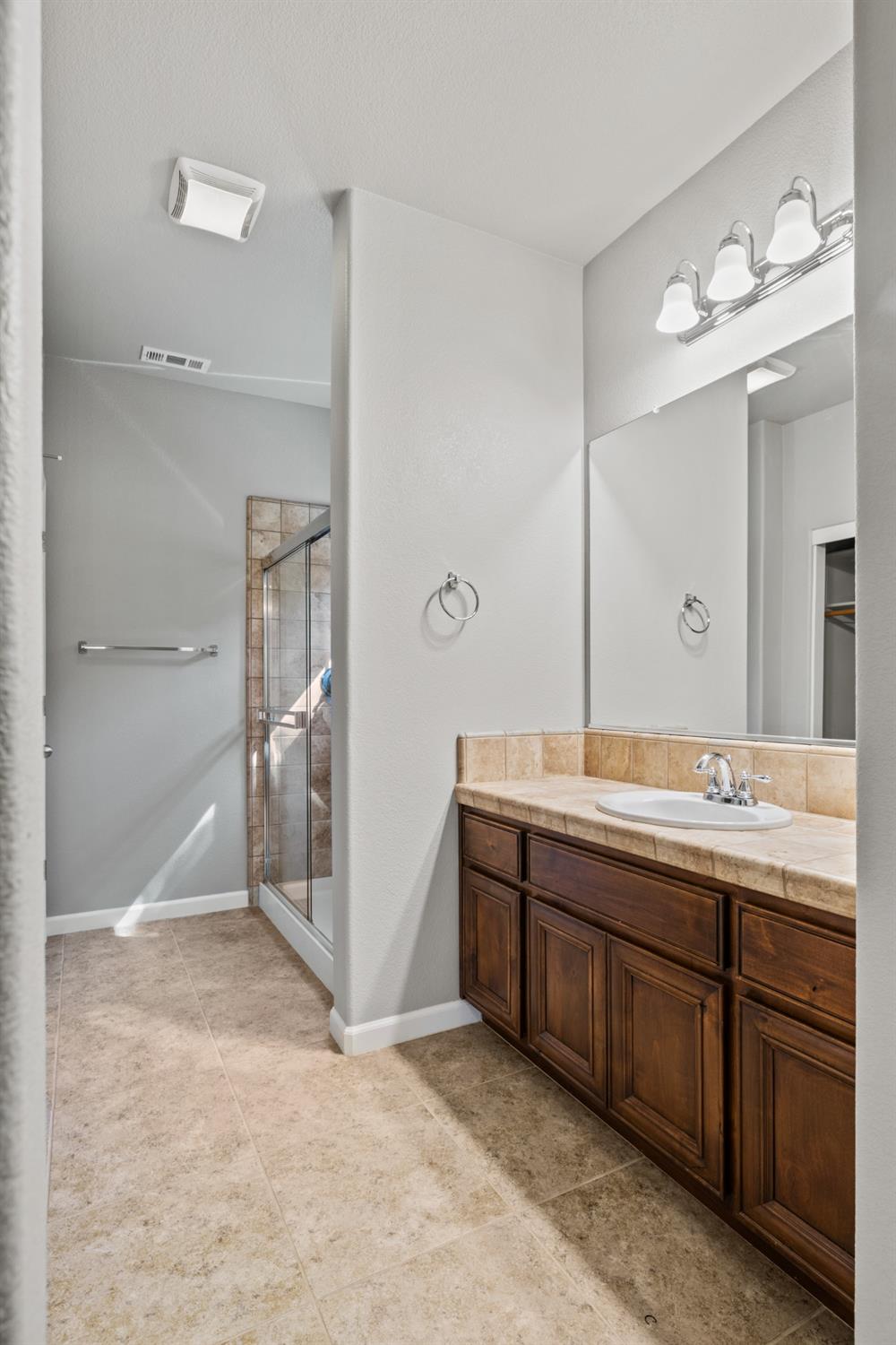 Detail Gallery Image 21 of 54 For 225 Perrara Ct, Roseville,  CA 95747 - 5 Beds | 3/1 Baths