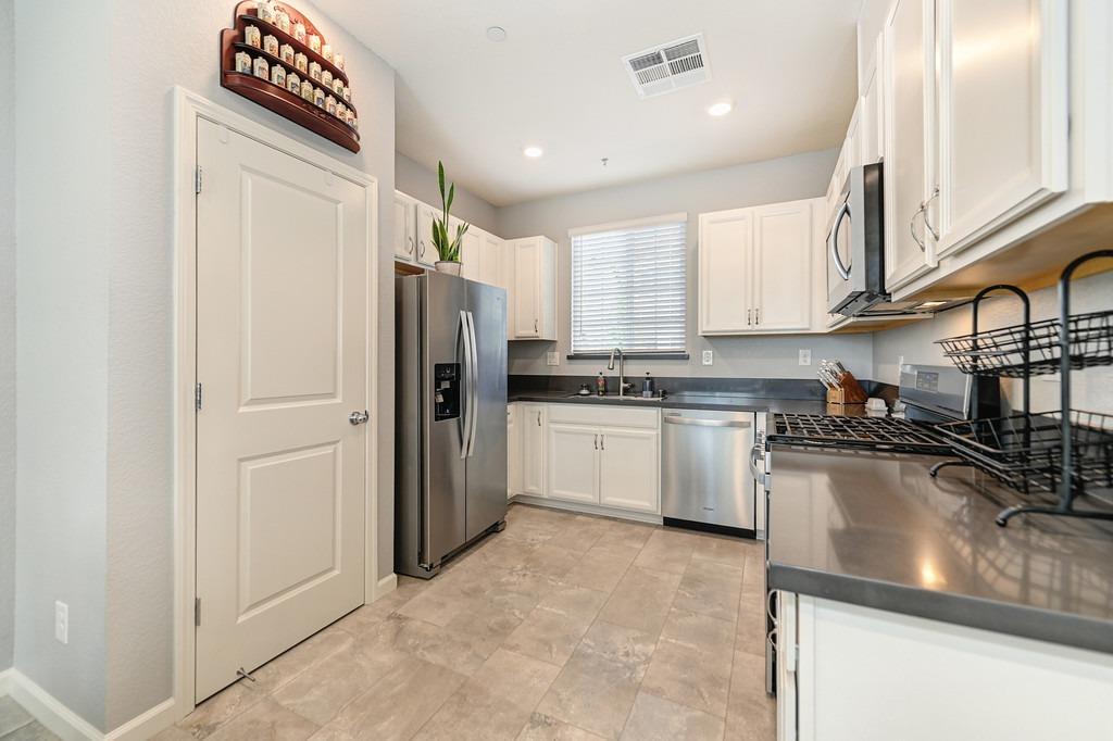 Detail Gallery Image 5 of 41 For 1536 Citrus St, Lincoln,  CA 95648 - 3 Beds | 2/1 Baths