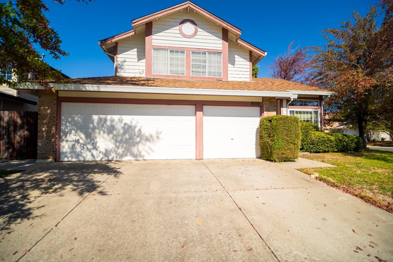 Detail Gallery Image 1 of 38 For 8200 Exbourne Cir, Sacramento,  CA 95828 - 4 Beds | 3 Baths