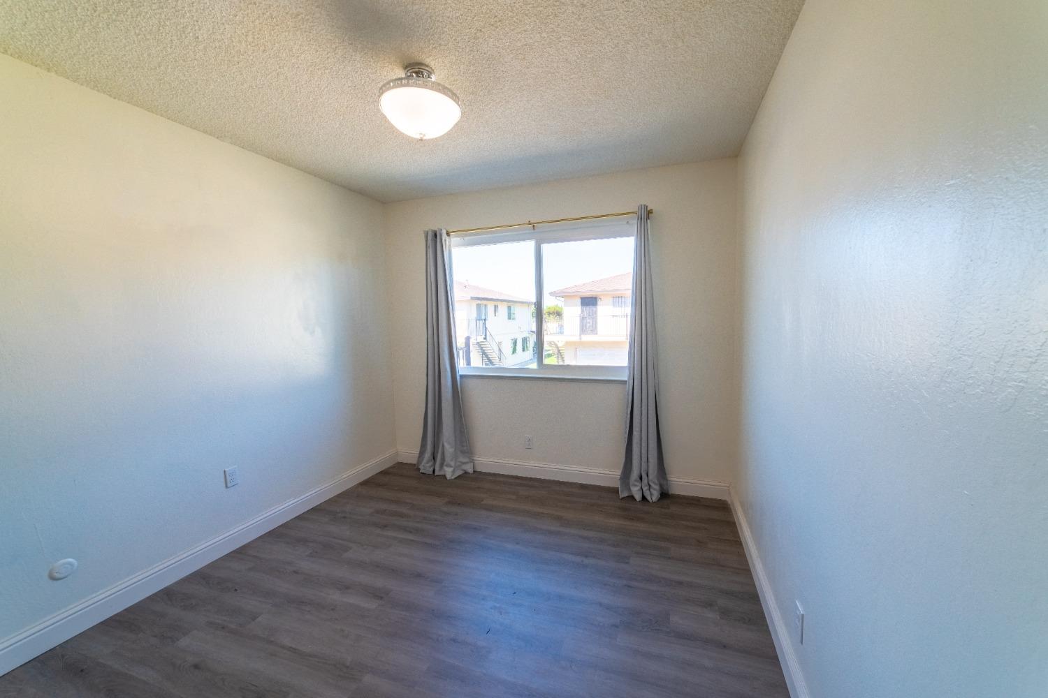 Detail Gallery Image 6 of 11 For 2915 Monte Diablo Ave #4,  Stockton,  CA 95203 - 2 Beds | 1 Baths