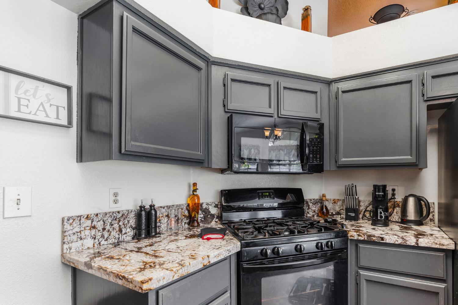 Detail Gallery Image 11 of 37 For 1715 Bridgecreek Dr, Sacramento,  CA 95833 - 2 Beds | 2 Baths