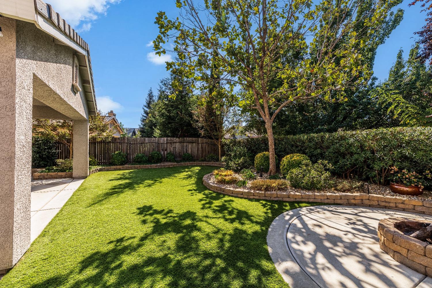 Detail Gallery Image 3 of 54 For 225 Perrara Ct, Roseville,  CA 95747 - 5 Beds | 3/1 Baths