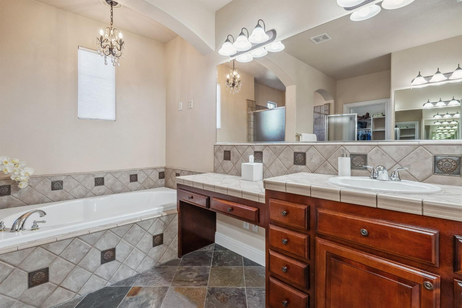 Detail Gallery Image 23 of 50 For 117 Tuscan Grove Ct, Roseville,  CA 95747 - 5 Beds | 4/1 Baths