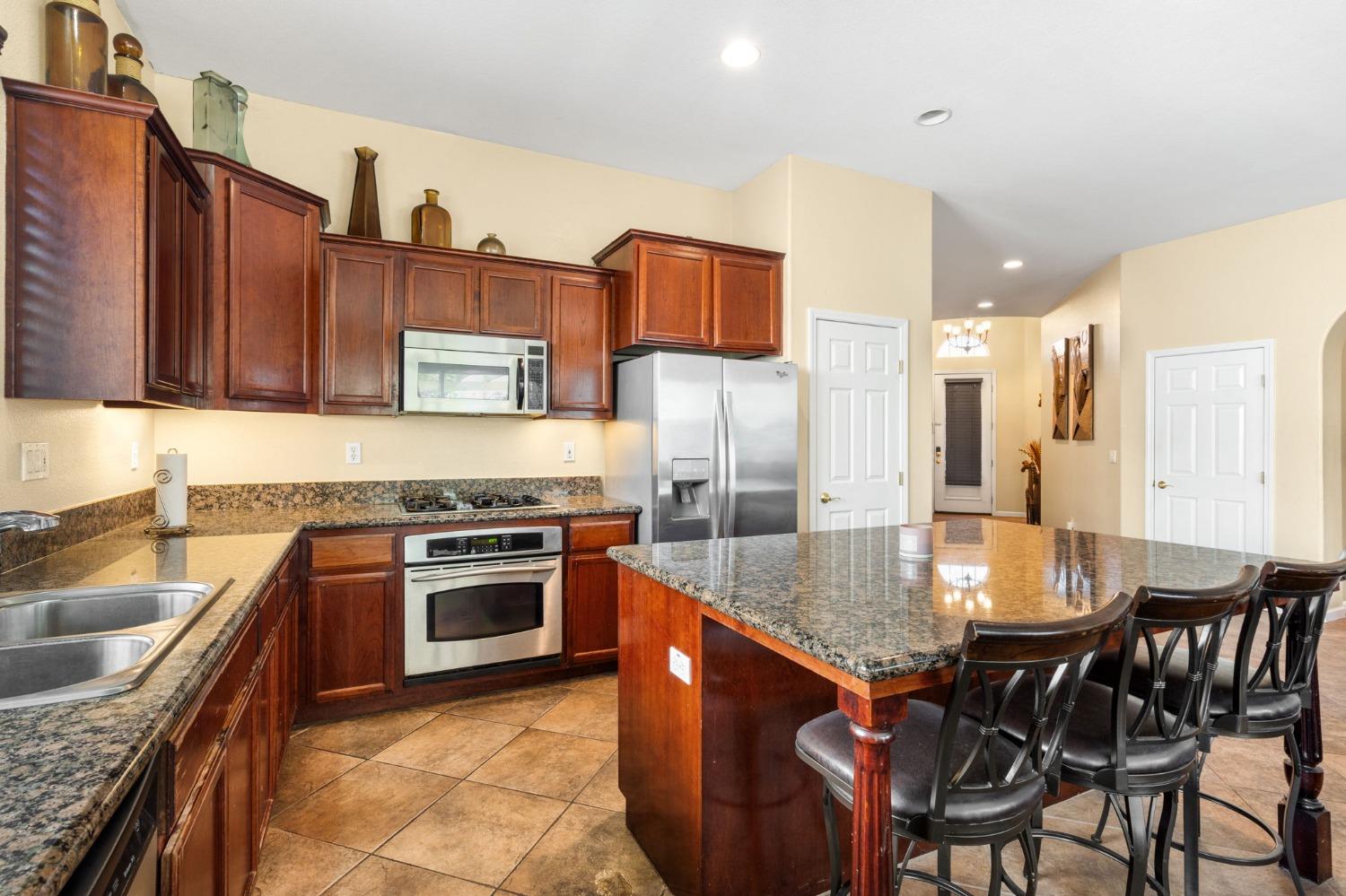 Detail Gallery Image 7 of 36 For 4642 Westlake Pkwy, Sacramento,  CA 95835 - 3 Beds | 2 Baths